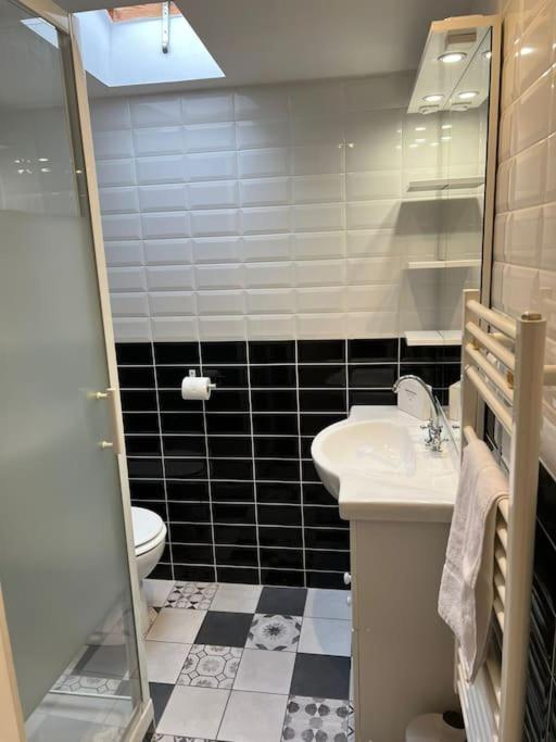 Le Paris Eiffel - Appartement Cosy En Plein Centre Bourgoin-Jallieu Exterior photo