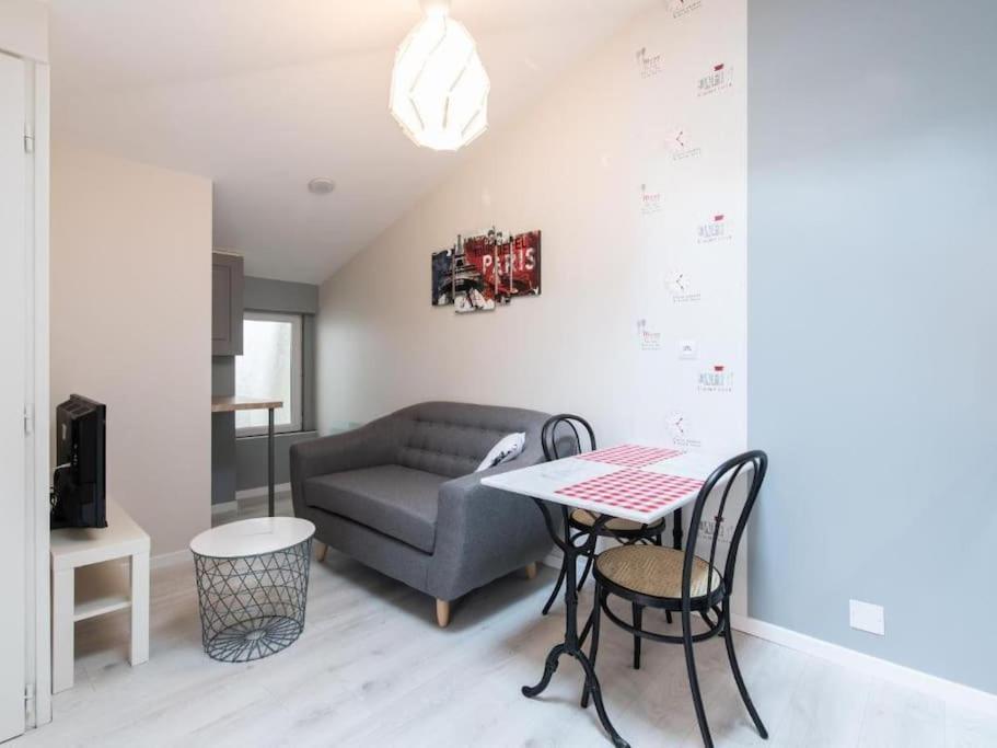 Le Paris Eiffel - Appartement Cosy En Plein Centre Bourgoin-Jallieu Exterior photo